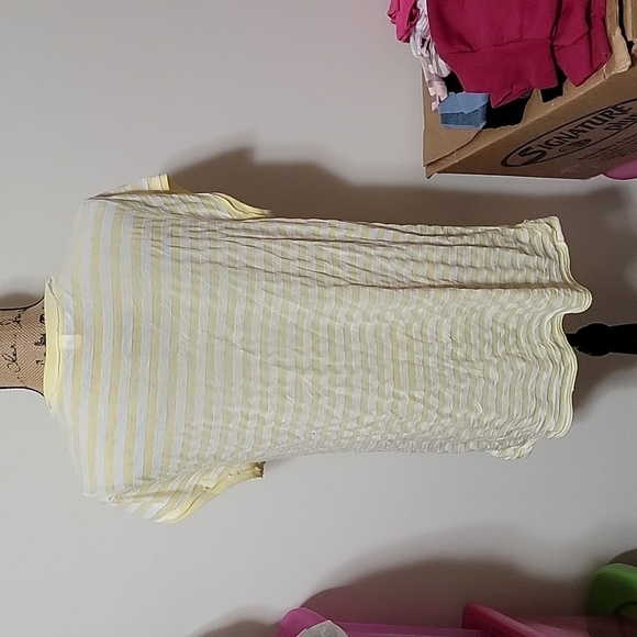 Xxl old navy white and yellow stripes t-shirt. - Picture 3 of 3